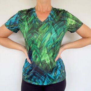 Reel Legends Reel-Tec green v-neck short sleeve performance stretch tee size PM